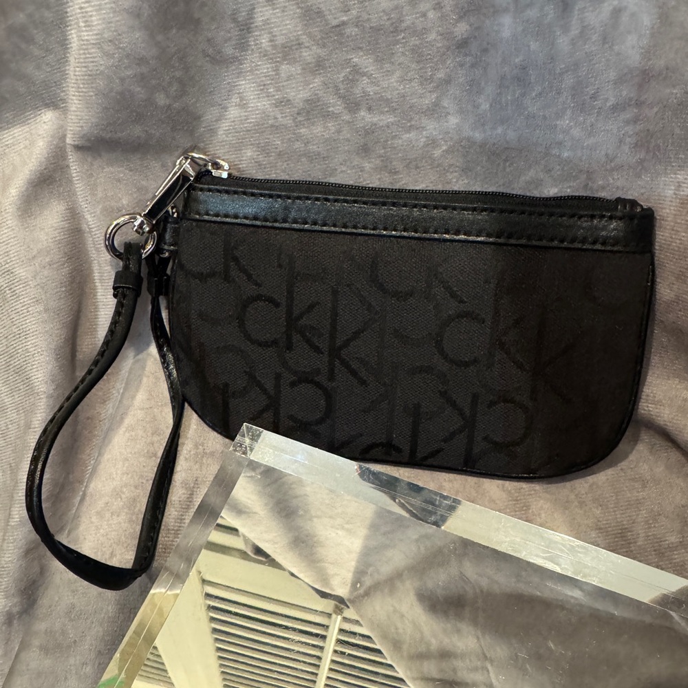 CALVIN KLIEN New BLACK WRISTLET POUCH